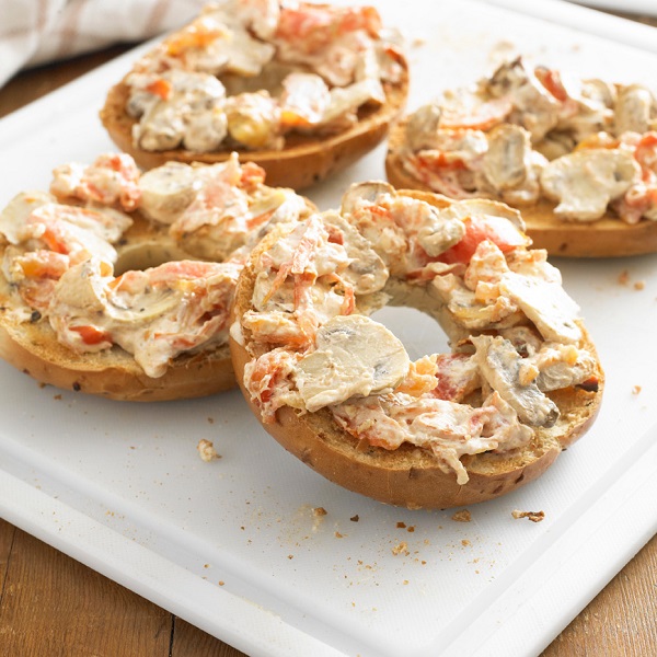 LGC364-resized creamy mushroom and tomato bagels.jpg