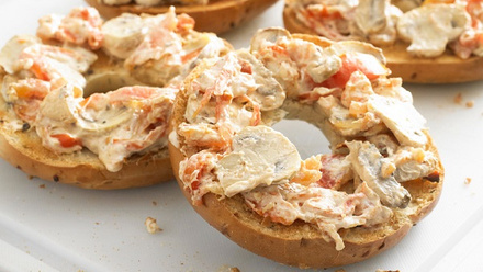 LGC364-resized creamy mushroom and tomato bagels.jpg